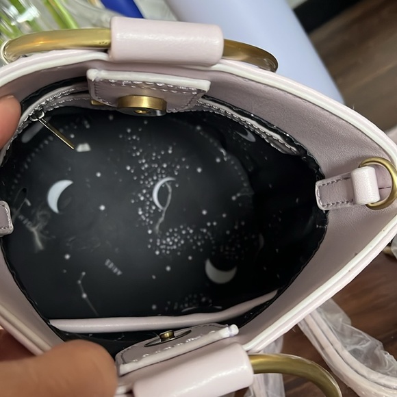 Malibu Skye lavender small bucket purse - Picture 5 of 11